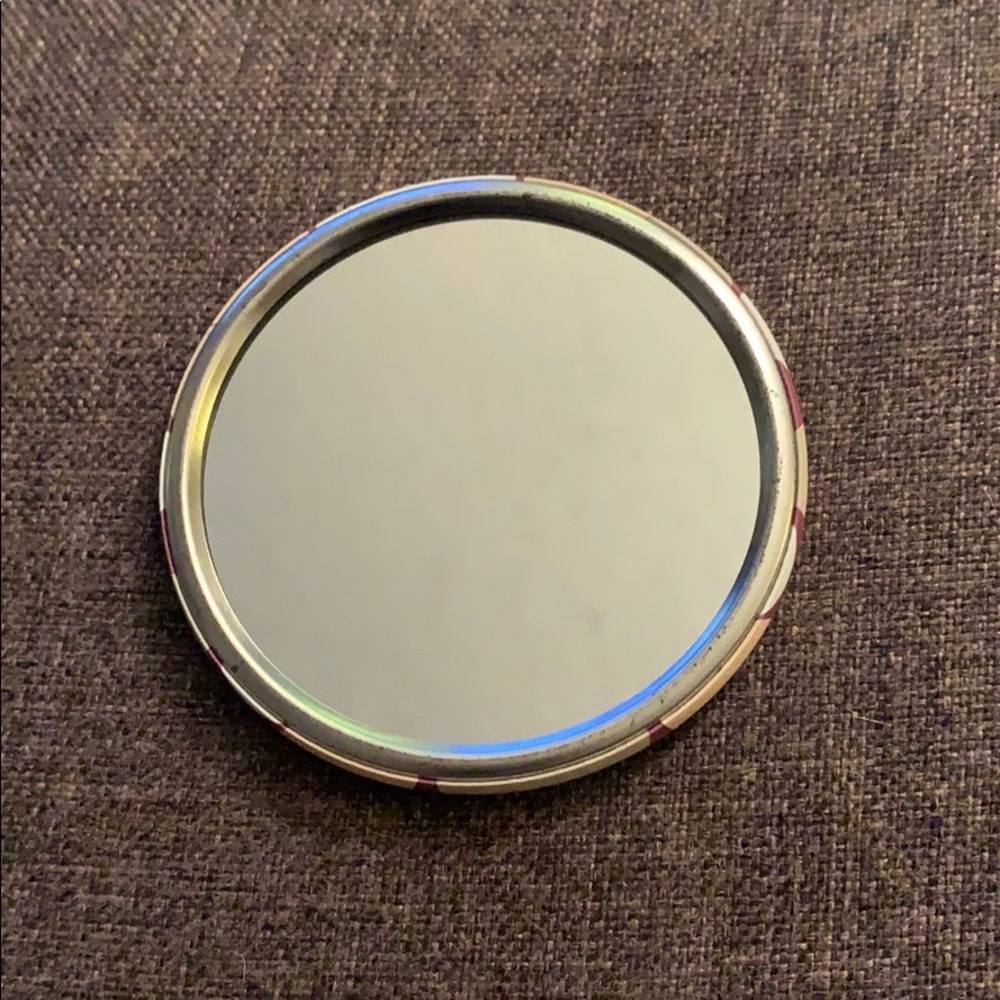 Pocket mirror.